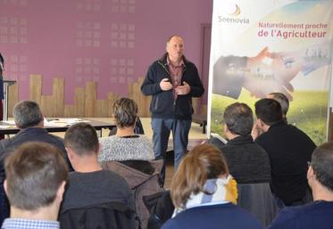 Jean-Paul Houis, président de Seenovia, intervient devant les adhérents de l’entreprise de conseil lors de la rencontre technique « Seenoviale » du mercredi 23 janvier, à Yzernay.