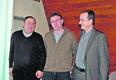 Pierre Aguilas et Christian Groll, du parc des expos d’Angers, ont confié à Stéphane Bonetti, ingénieur, l’étude sur le vignoble du Val de Loire.