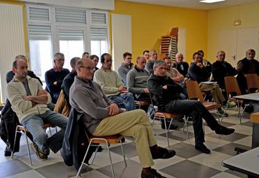 Une quinzaine d’agriculteurs est venue écouter la présentation des projets de méthanisation, à La Pommeraye mercredi dernier.