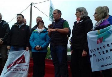 Les agriculteurs des Pays-de-la-Loire on bloqué la raffinerie de Donges, en Loire-Atlantique.