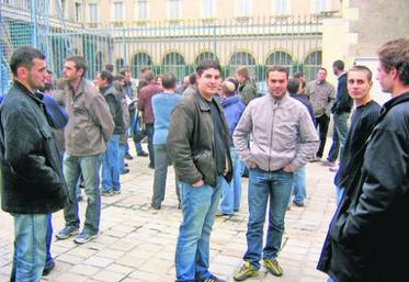 Une soixantaine de jeunes en cours d’installation sont venus exprimer leurs difficultés 
auprès de la préfecture d’Angers.