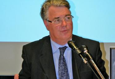 Jean-Paul Delevoye, président du CESE (Conseil économique, social et 
environnemental).