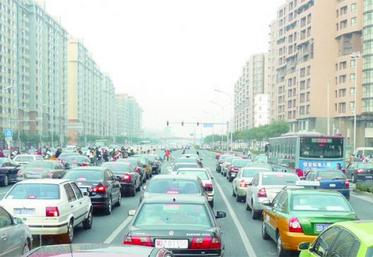 L’urbanisation et le développement de l’automobile dans les villes chinoises deviennent désormais aussi célèbres que les touristes arpentant la Grande Muraille.