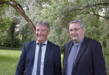 à gauche, Jean-Luc Charrier, président des MFR du Maine-et-Loire et à droite, Jean-François Diot, directeur des MFR du Maine-et-Loire.