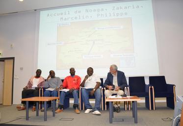 Aux côtés du président Marc Colas, Philippe Somé et trois producteurs du Burkina Faso ont présenté leurs expériences d’organisations collectives plus ou moins couronnées de succès.