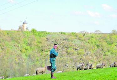 Marc Humeau, associé du Gaec du Genêt, a accueilli les visiteurs des journées découvertes de la production ovine. 