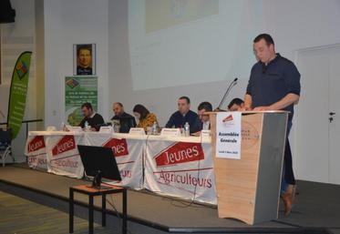 Clément Traineau, membre du bureau a parlé d'environnement, lors de l'assemblée générale Jeunes agriculteurs du Maine-et-Loire.