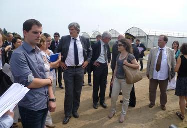 Au cours de son escale à Carquefou, en Loire-Atlantique, le ministre de l’Agriculture a visité le centre technique de fruits et légumes du CTIFL.