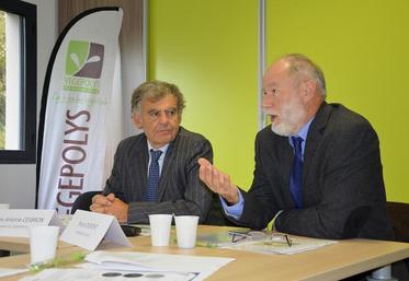Jacques-Antoine Cesbron, président de Vegepolys et Bruno Dupont, président du Sival, lors de la conférence de presse de présentation de Plants week.