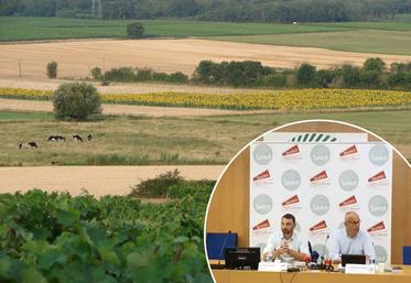 Pierrick Horel, président des Jeunes agriculteurs, et Arnaud Rousseau, président de la FNSEA, lors de la conférence de presse de jeudi 29 août.