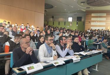 Organisée au sein du lycée agricole de Pouillé, aux Ponts-de-Cé, la journée a réuni près de 300 personnes, dont des étudiants de toute la région.