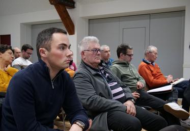 Les multiplicateurs réunis à Longué-Jumelles. A droite, Lucien Laizé, président Fnams Pays de la Loire-Bretagne et Louis-Marie Colcombet, ingénieur Fnams.