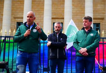 La FNSEA et les JA ont manifesté devant l'Assemblée nationale ce lundi 26 mai 2025.