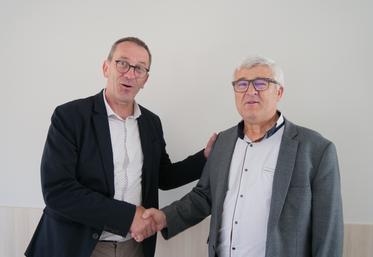 Alain Denieulle a remercié Bernard Bellanger pour ses 8 années à la présidence de la Safer Pays de la Loire.