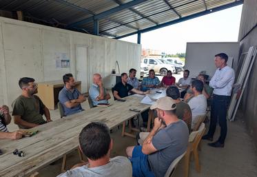 L'attente des agriculteurs de Loire-Authion est forte pour éviter à nouveau aux fossés et cours d'eau d'inonder les parcelles agricoles. C'est le message passé aux représentants de Loire-Authion, du Sydeva et du SMBAA.