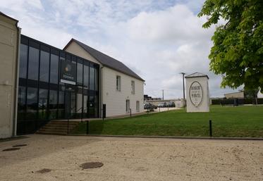 Ouverte en mai 22, la Maison Edonis propose un parcours œnotouristique immersif à la découverte des vins de la cave Robert et Marcel.