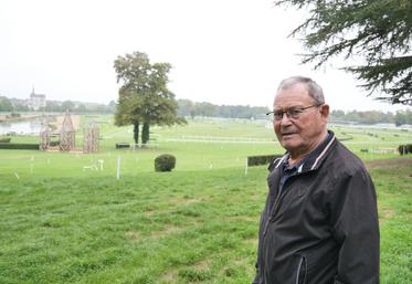 Louis Sauloup devant la Cathédrale, un des obstacles du cross du Mondial du Lion, au Parc départemental de l'Isle Briand. 