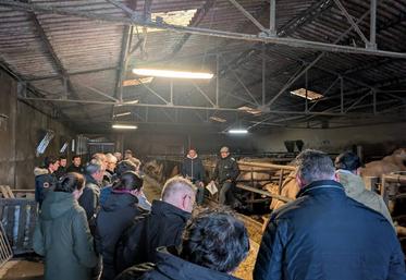 Une cinquantaine de personnes ont visité le Gaec Lefort.