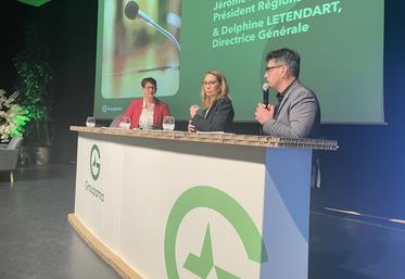 Ingrid Bernier, présidente de la caisse départementale, Delphine Létendart, directrice de la caisse régionale, Jérôme Moy, président de la caisse régionale.