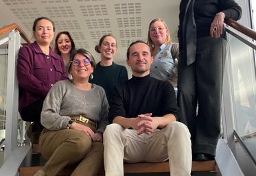 L'équipe d'AS JuriConseil, composée (de gauche à droite) de Lise Cadot, Caroline Gaudre, Séverine Mésange, Caroline Prouteau, Jérémy Leveau-Hercé, Sophie Lair et Frédérique Fontaine.