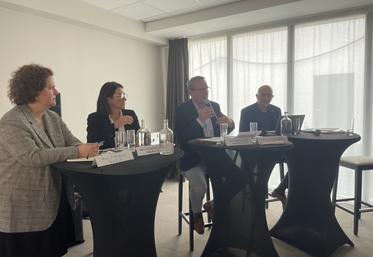 Stéphanie Favrou (DRFIP), Annick Baille (DRAAF), Alain Denieulle et Rémy Silve, lors de l'assemblée générale mercredi  10 juin à Beaucouzé.