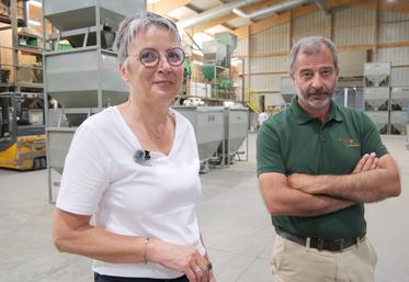 Sylvie Gabillet dirige l'entreprise depuis 2010. Avec Benoît Guerry, actuellement directeur adjoint, ils préparent la transmission de Brard graines qui vient d'agrandir ses locaux et d'investir dans trois cases de séchage.
