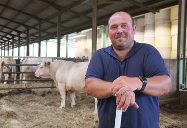 Pierre-Yves Sallé a agrandi le bâtiment d'élevage et de stockage pour améliorer le confort animal et ses conditions de travail. 