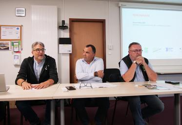 David Grellier, directeur d'exploitation viticole au Château la Varière ; Pascal Jousse, président de l'Anefa Pays de la Loire ; Luc-Paul Prévost, président de la Commission paritaire régionale pour l'emploi.