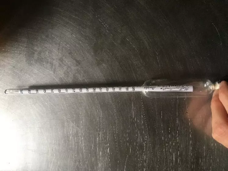 Un mellimustimètre