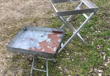 <em class="placeholder">Un support ergonomique pour la pose des chasse-abeilles</em>