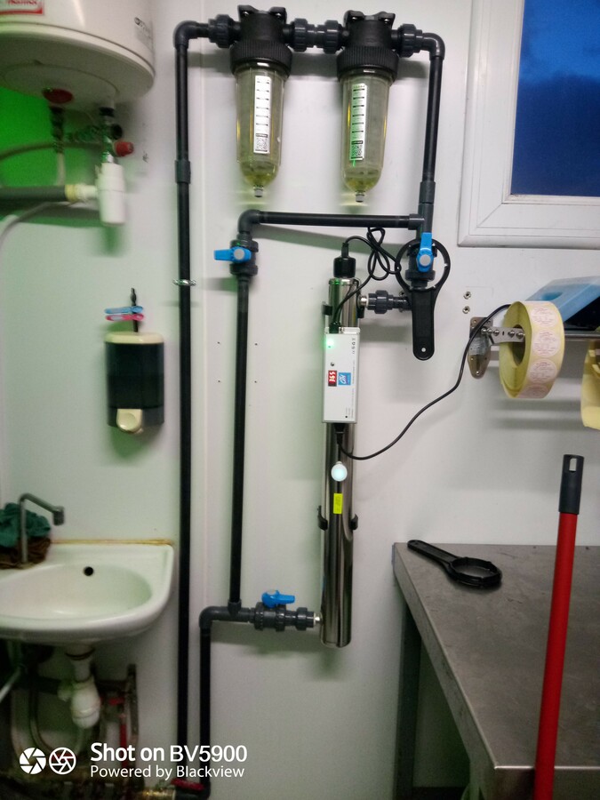 Le système installé comprend un filtre protégeant l’installation des particules, un filtre à charbon actif pour supprimer les goûts et odeurs, ainsi qu’une lampe UVC pour éradiquer les micro-organismes.