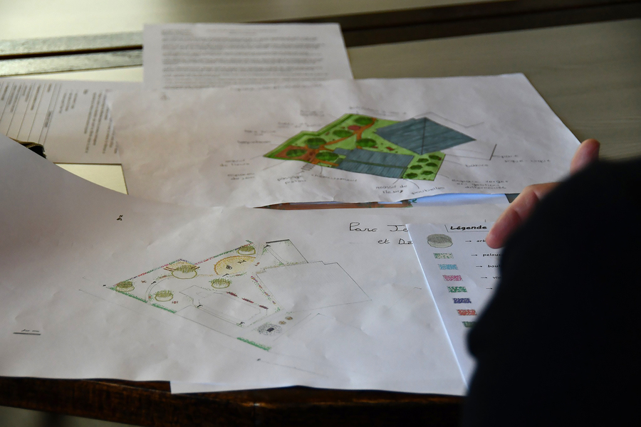 Les élèves de Terminale STAV Aménagement de Naturapolis, ont présenté leurs projets d'aménagements des abords du city park au maire, élus et conseil des municipal des jeunes.