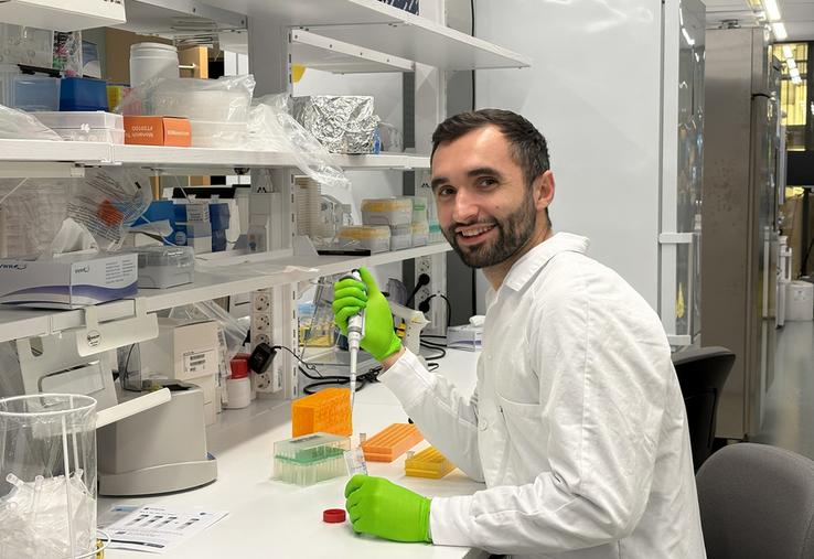 Simon Perrin a obtenu son bac S à Naturapolis en 2013. Désormais, il travaille comme chercheur dans un laboratoire de Stockholm. ©S.P