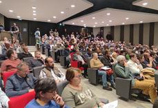 Près de 200 agriculteurs ont répondu à l’appel de prise de parole de la FDSEA, ce lundi 3 novembre.