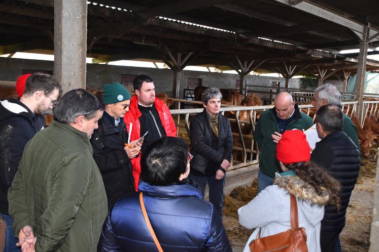 Franck Laborde, FNSEA et Jimmy Guerin, Jeunes Agriculteurs, se sont rendus à Montgivray, sur l’exploitation de Bertrand Vivier pour échanger avec les agriculteurs sur les questions d'actualité et sur la transmission.