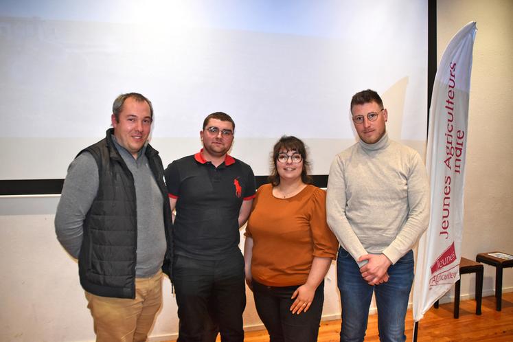 Benjamin Rabier, Romain Bazin et Anthony Monsacré ont partagé leur expérience de salariat avant installation et Pauline Herbon a apporté des précisions sur le Service de Remplacement.