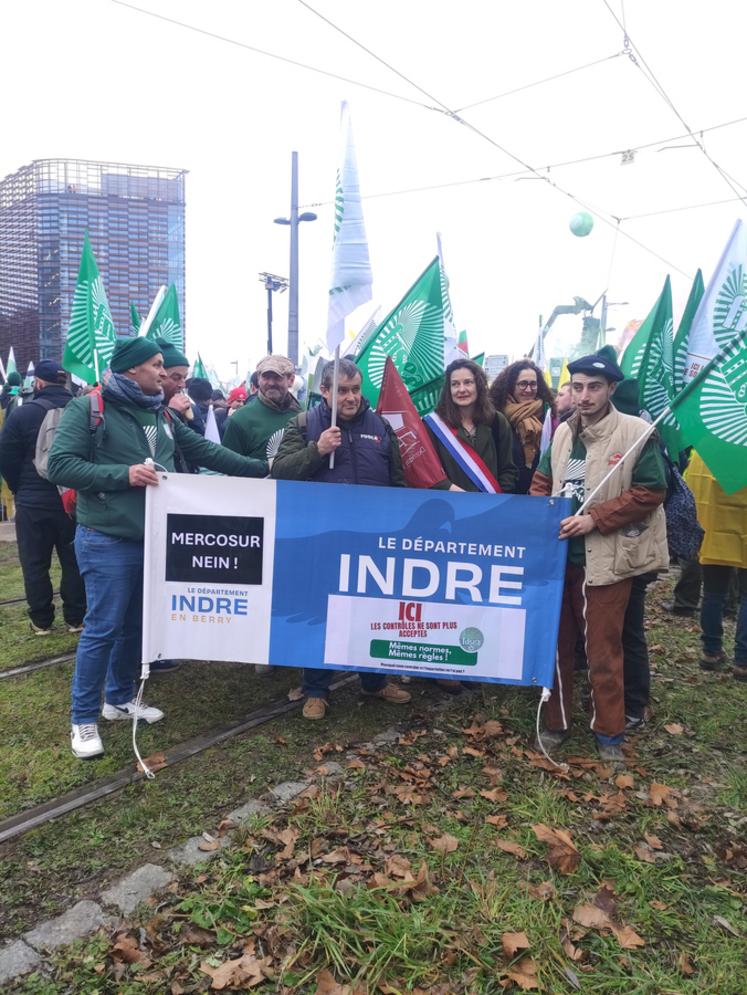 Alix Fruchon, députée, était présente à Strasbourg aux côtés des agriculteurs de l’Indre pour soutenir le « non au Mercosur ». ©B.R