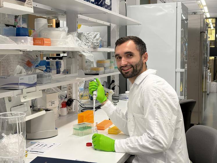 Simon Perrin a obtenu son bac S à Naturapolis en 2013. Désormais, il travaille comme chercheur dans un laboratoire de Stockholm. ©S.P