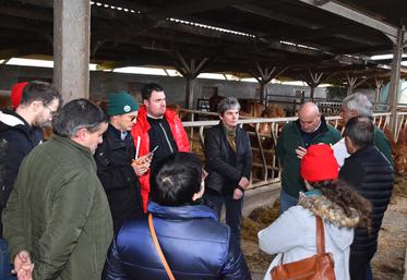 Franck Laborde, FNSEA et Jimmy Guerin, Jeunes Agriculteurs, se sont rendus à Montgivray, sur l’exploitation de Bertrand Vivier pour échanger avec les agriculteurs sur les questions d'actualité et sur la transmission.