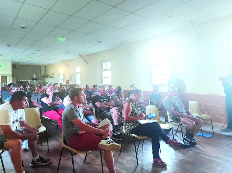 FNSEA, Jeunes Agriculteurs et Chambre d’Agriculture ont organisé mardi 14 juin à Biollet, une réunion à destination des agriculteurs qui ont subi la grêle sur le secteur des Combrailles