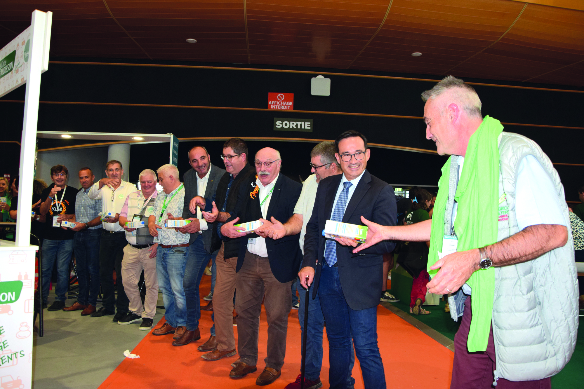 Symbolisées ici par une chaîne du don de lait, 2700 tonnes de nourriture sont distribuées chaque année par la Banque alimentaire Auvergne à 32 000 bénéficiaires.