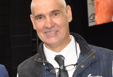 Olivier Lasternas au Sommet de l'Elevage sur le ring du zénith d'Auvergne où se déroulait le concours national de la race bovine limousine. 