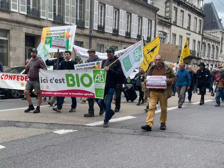 Manifestation en mai des producteurs bio devant l'ASP de Limoges