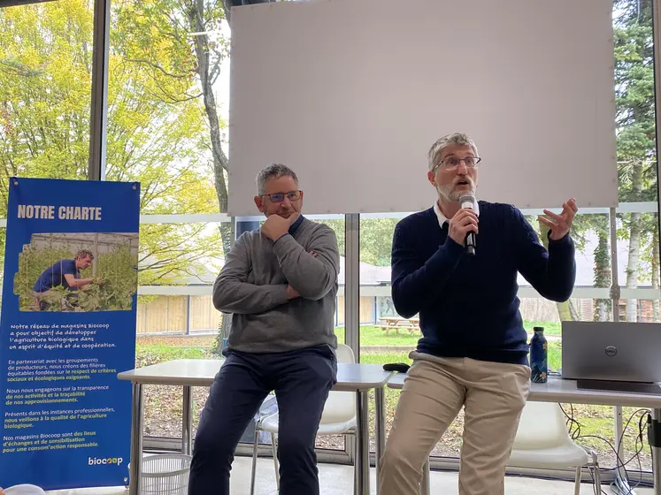  Henri Godron, président de Biocoop et Frédéric Faure, vice-président de Biocoop, au salon Marjolaine, au parc floral à Vincennes.