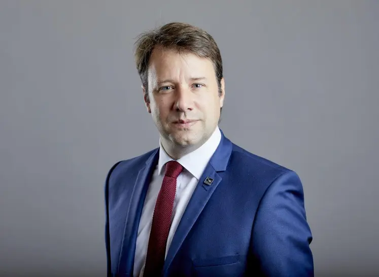 Portrait de Loïg Chesnais-Girard, président de la région Bretagne et de la commission agricole de Régions de France. 