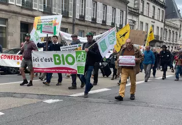 Manifestation en mai des producteurs bio devant l'ASP de Limoges