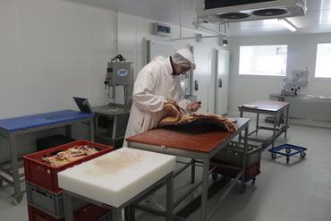 <em class="placeholder">Atelier de découpe et de transformation de la viande de la ferme Eben à Ver dans la Manche</em>