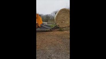 <em class="placeholder">chargement de la bouse sur la pailleuse</em>