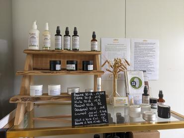 <em class="placeholder">étal de produits cosmétiques fermiers</em>