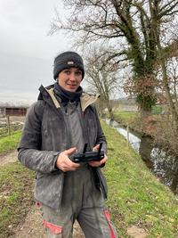 drone éleveuse prairie